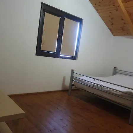 Family Keyhouse Apartment Schitu