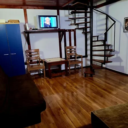 Family Keyhouse Apartment Schitu