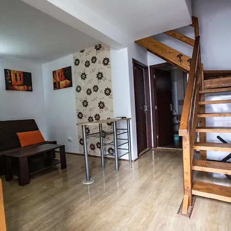 Family Keyhouse Apartment Schitu